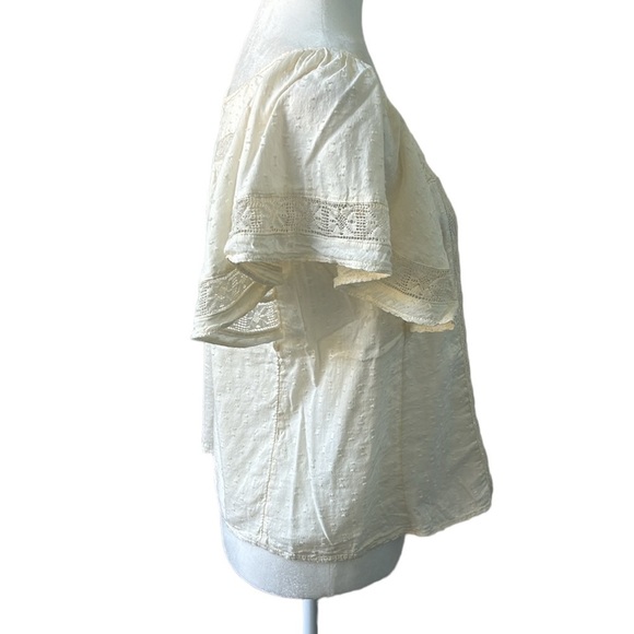 ❌SOLD❌ Old Navy | Clip Dot Crochet Lace Button Front Blouse - Picture 4 of 16